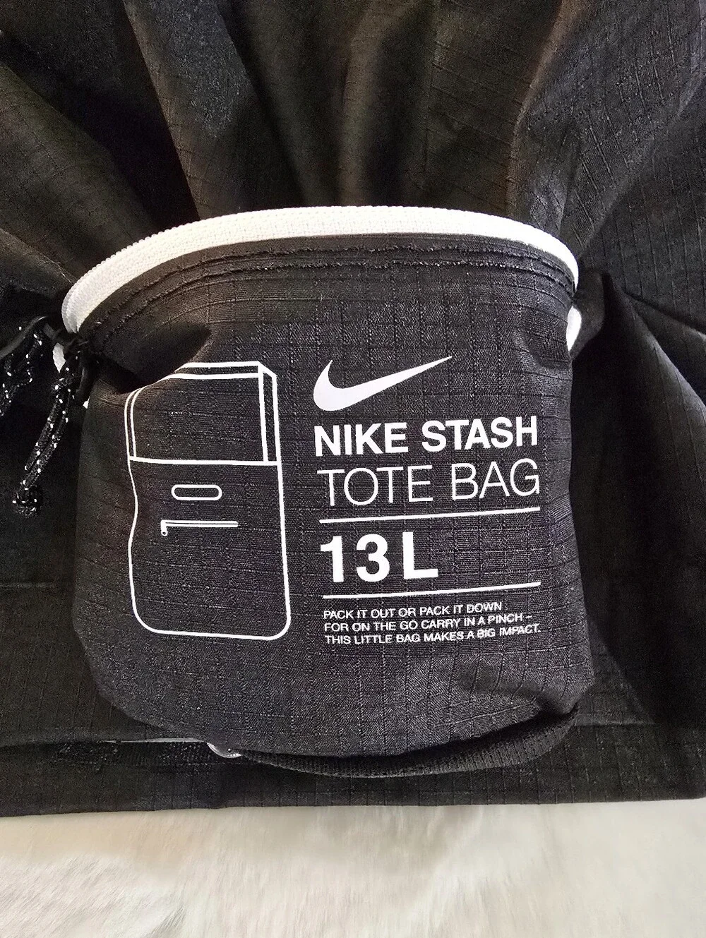 Nike Stash Tote Bag w/Pouch, Unisex, Black, Water Repellent White Swoosh - Picture 7 of 11
